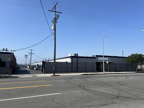 13222-13226 Saticoy St, North Hollywood, CA à louer Photo de l’immeuble– Image 2 sur 13