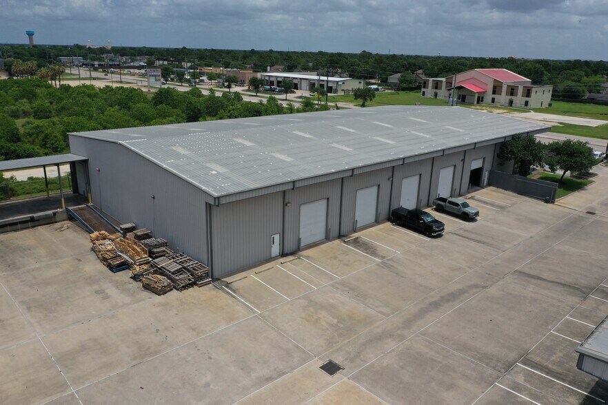 5275 Barker Cypress Rd, Houston, TX à louer - Photo de l’immeuble – Image 2 sur 4