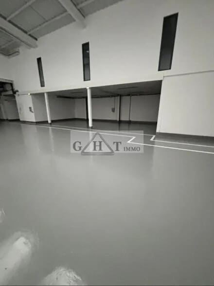 Industriel/Logistique dans Villeneuve-la-Garenne à louer - Photo de l’immeuble – Image 3 sur 16