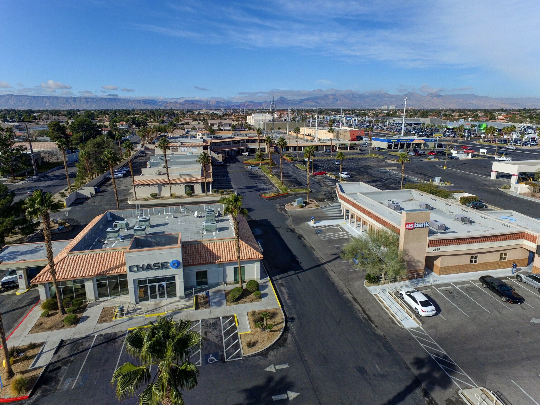 6985 W Sahara Ave, Las Vegas, NV à louer Photo de l’immeuble– Image 1 sur 2