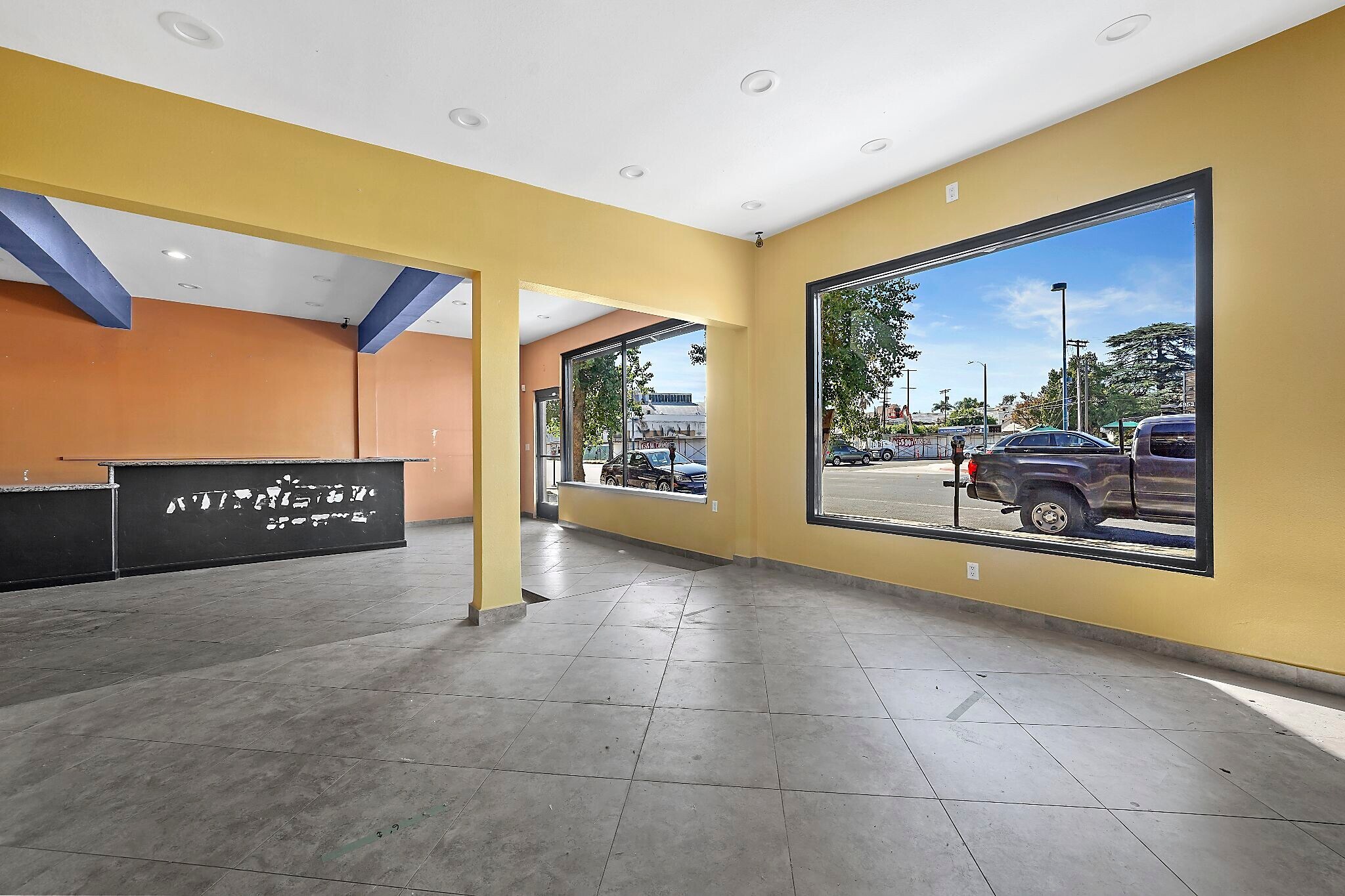 4832-4850 Lankershim Blvd, North Hollywood, CA à louer Photo intérieure– Image 1 sur 8