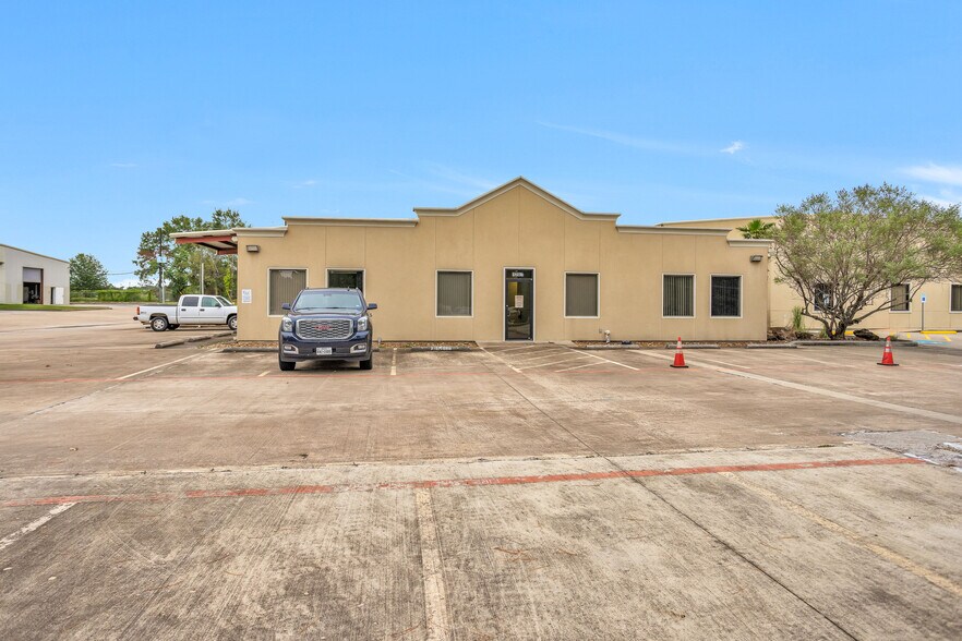 1207 N Fm 3083 Rd, Conroe, TX à louer - Photo de l’immeuble – Image 2 sur 39