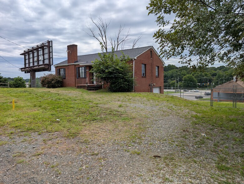 1064 Salisbury Ridge Rd, Winston-Salem, NC à vendre - Photo de l’immeuble – Image 3 sur 6