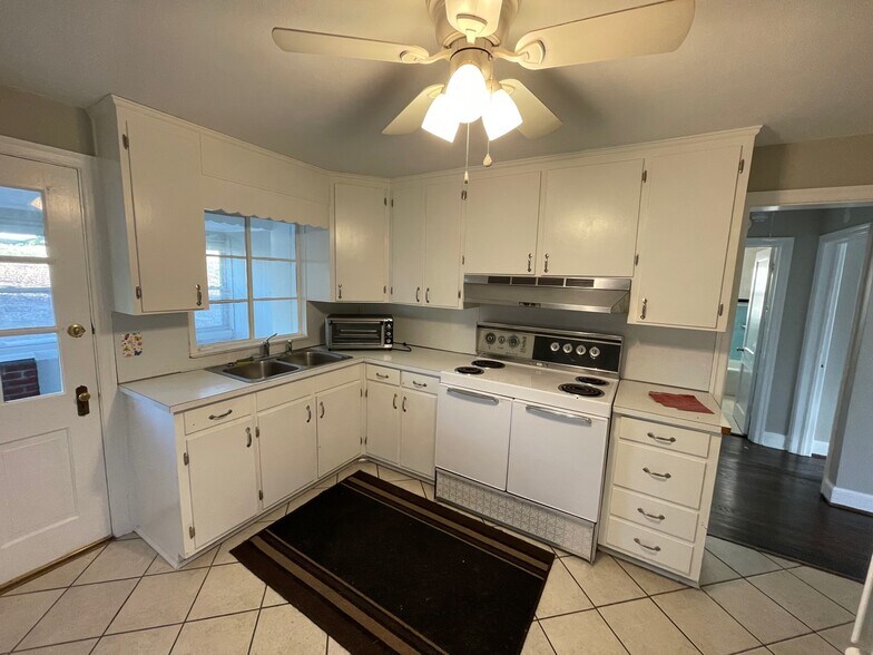 2745 Orange Ave NE, Roanoke, VA à vendre - Photo intérieure – Image 2 sur 17