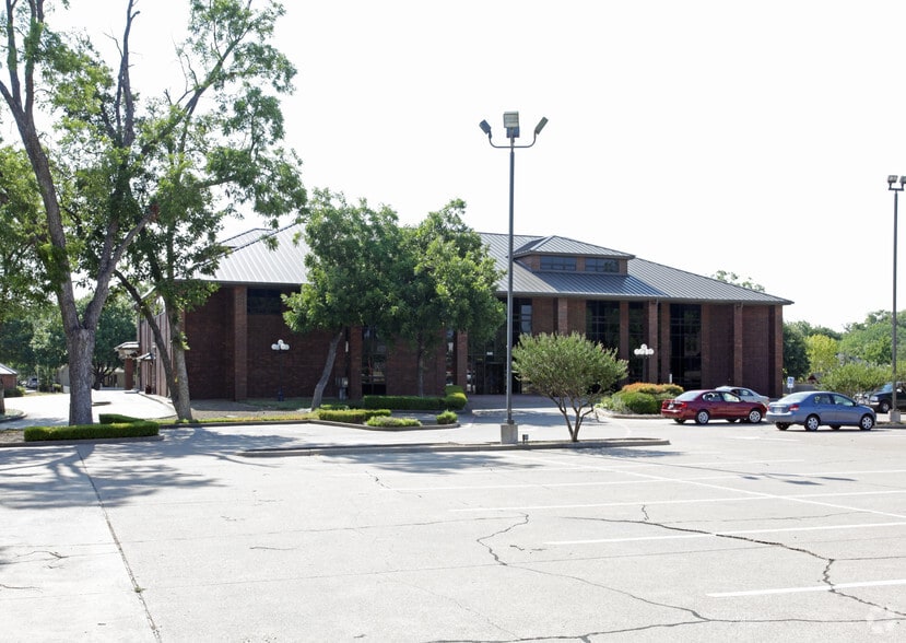 820 Ferris Ave, Waxahachie, TX à vendre - Photo de l’immeuble – Image 2 sur 3