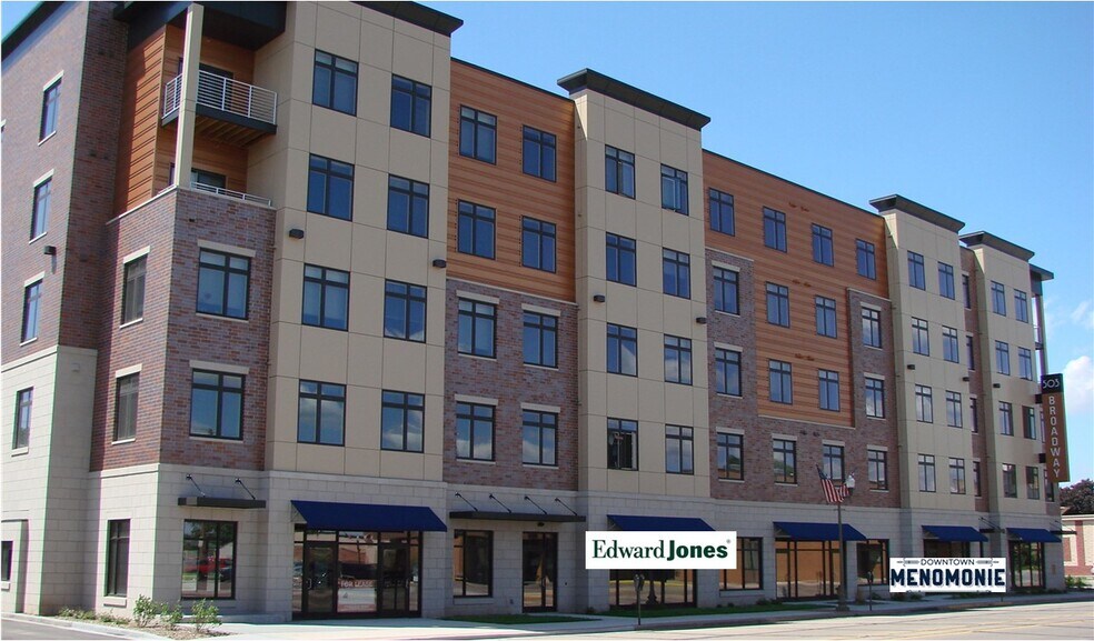 503 Broadway St S, Menomonie, WI à louer - Photo de l’immeuble – Image 2 sur 9