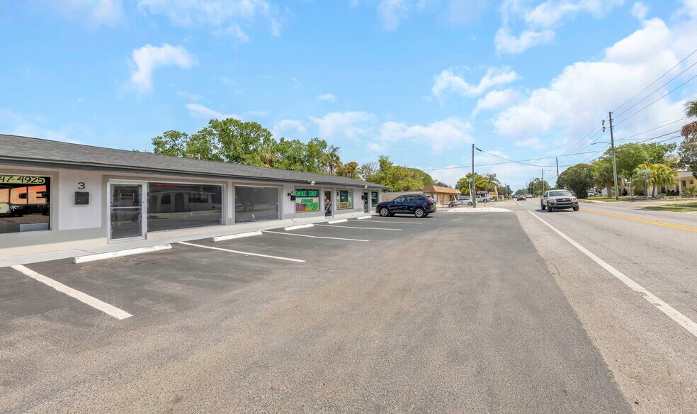 6219 Massachusetts Ave, New Port Richey, FL à louer - Photo de l’immeuble – Image 3 sur 23