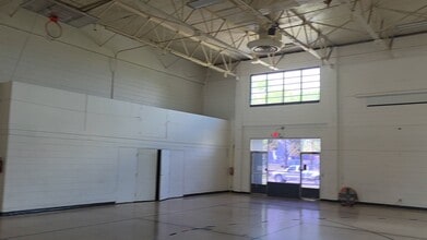 6340 126th Ave N, Largo, FL à louer - Vidéo sur l’annonce professionnelle 