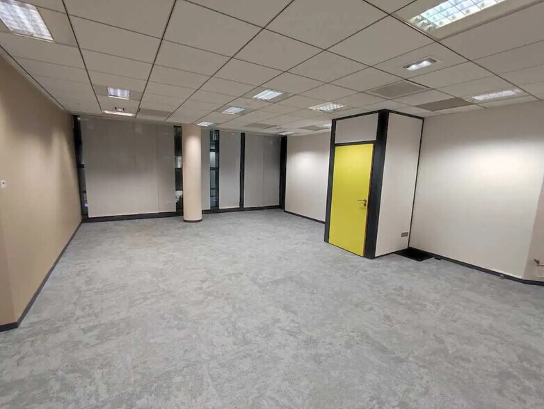 Bureau dans Rouen à louer - Photo de l’immeuble – Image 1 sur 3