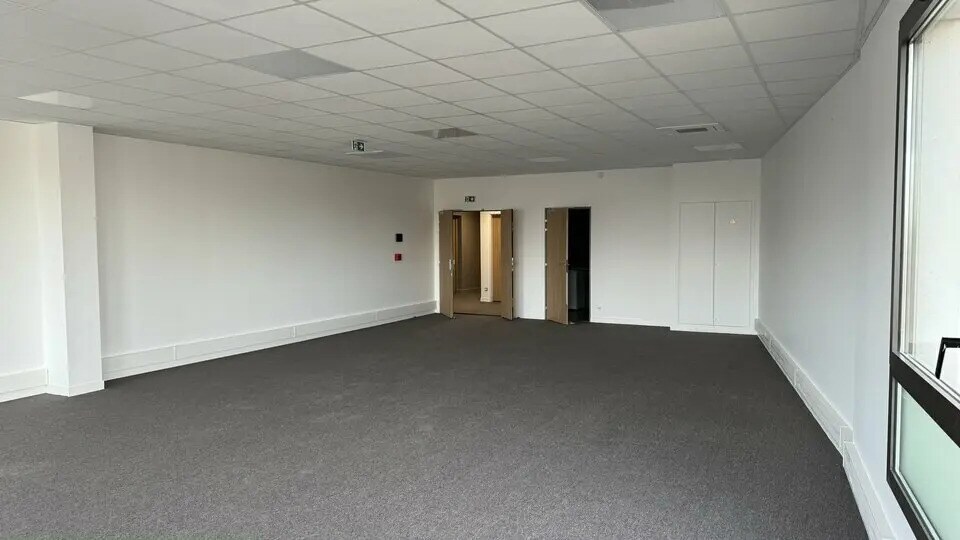 Bureau dans Serris à vendre - Photo de l’immeuble – Image 2 sur 4