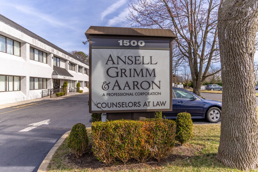 1500 Lawrence Ave, Ocean, NJ à louer - Photo de l’immeuble – Image 2 sur 10