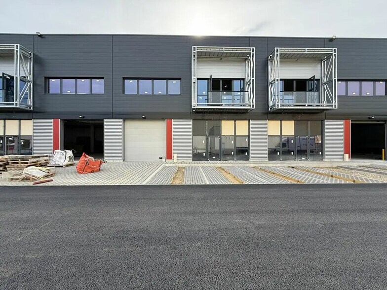 42 Rue Benoit Frachon, Bobigny à louer - Photo de l’immeuble – Image 1 sur 6
