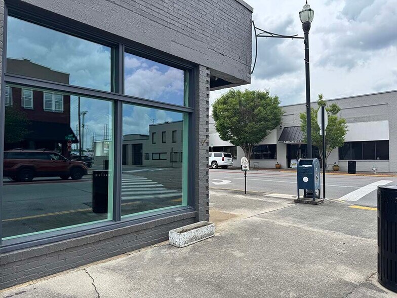 238 E Market St, Kingsport, TN à louer - Photo de l’immeuble – Image 3 sur 3