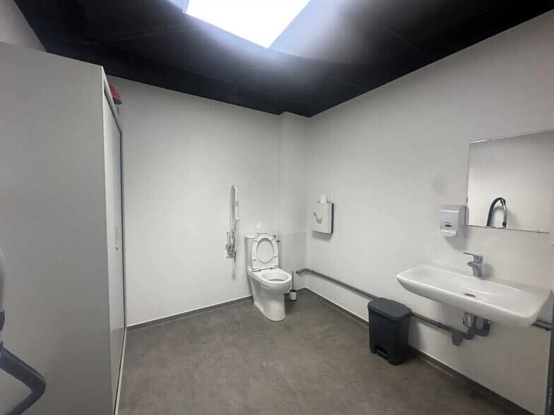 Local commercial dans Talence à louer - Photo de l’immeuble – Image 3 sur 3