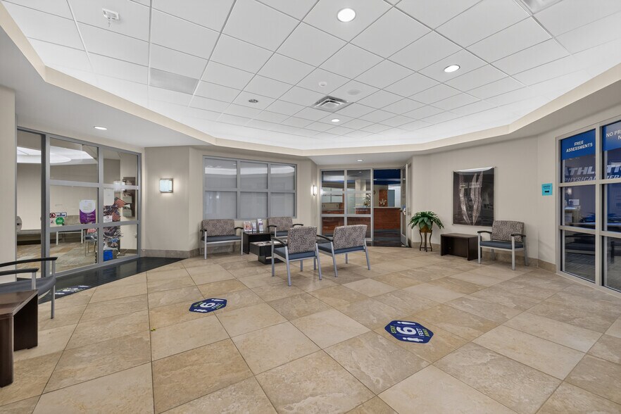 10020 E Professional Center Dr, Hamburg Township, MI à louer - Hall d’entrée – Image 3 sur 11