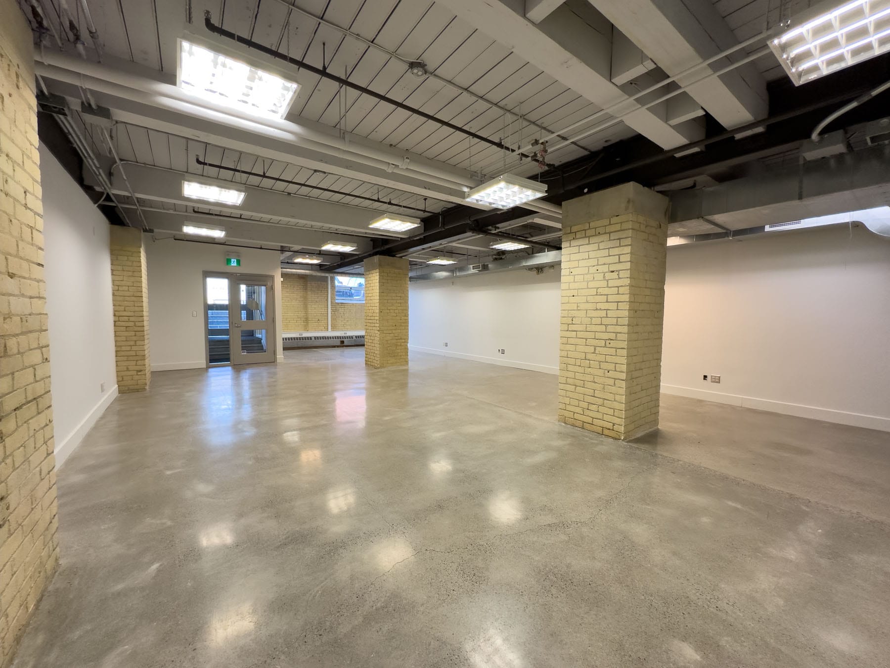 219 Dufferin St, Toronto, ON à louer Photo de l’immeuble– Image 1 sur 7