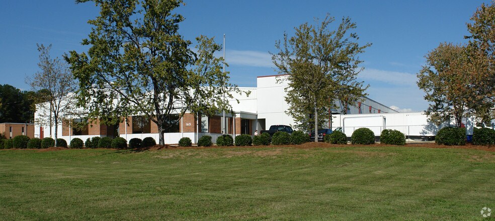 1615 Wolfpack Ln, Raleigh, NC à louer - Photo de l’immeuble – Image 2 sur 9
