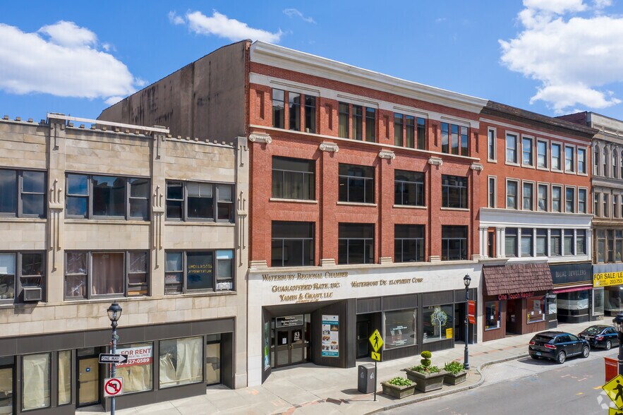83 Bank St, Waterbury, CT à louer - Photo de l’immeuble – Image 1 sur 2