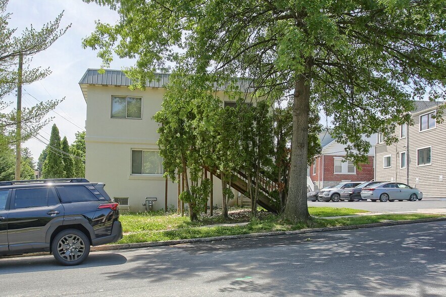 6 S 15th St, Camp Hill, PA à vendre - Photo de l’immeuble – Image 2 sur 29