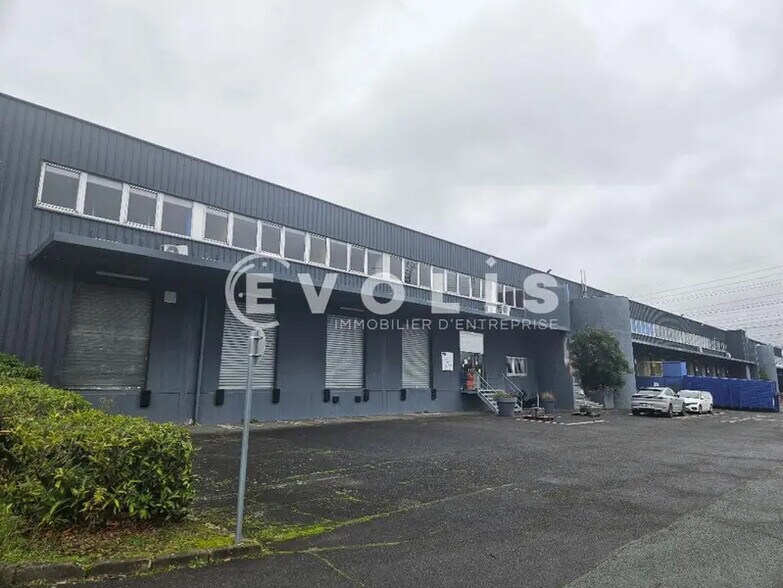 Local d’activités dans Palaiseau à louer - Photo de l’immeuble – Image 1 sur 14