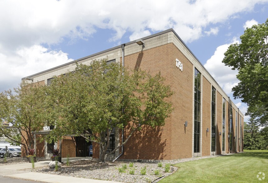 1751 W County Road B, Roseville, MN à louer - Photo principale – Image 1 sur 1