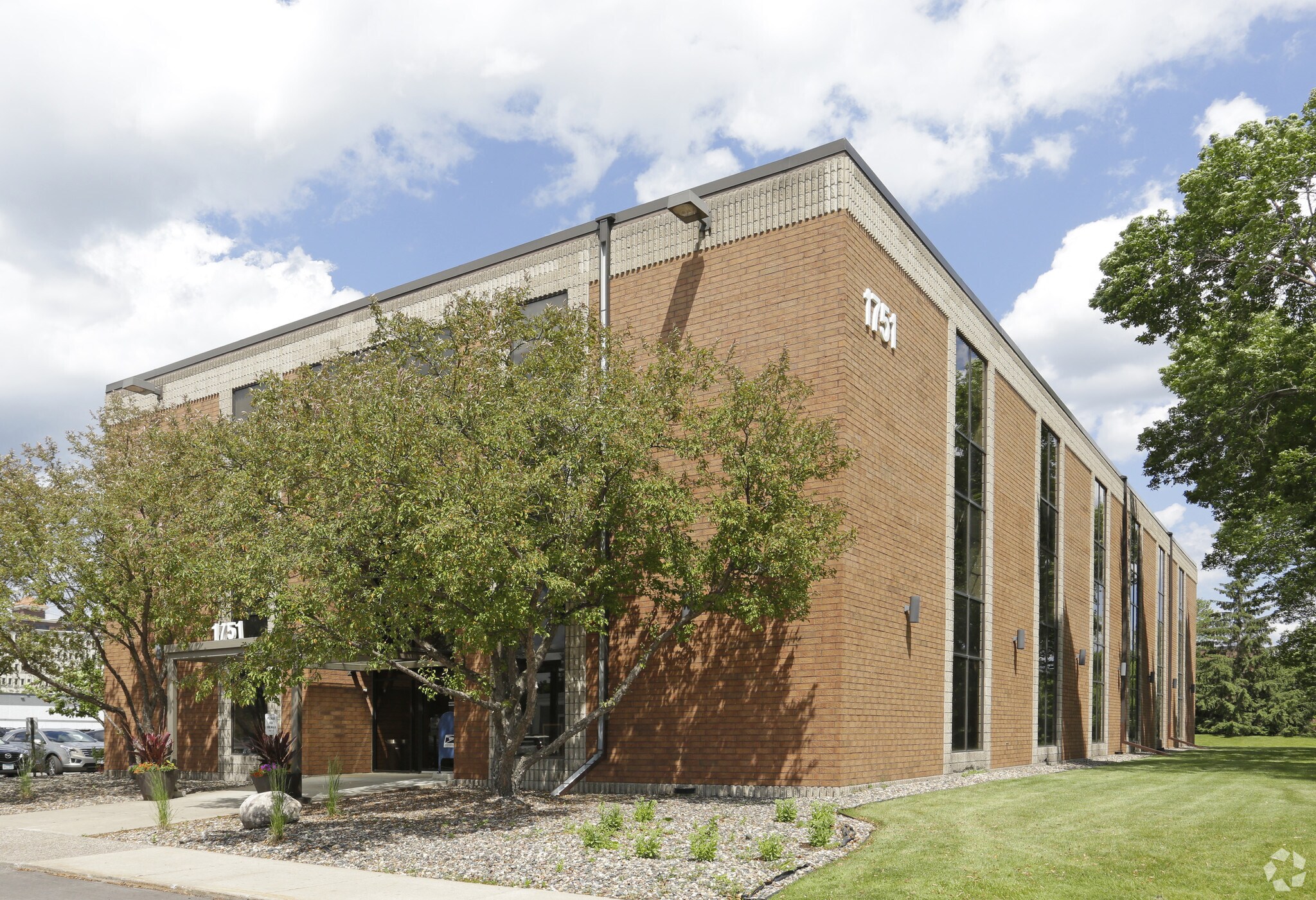 1751 W County Road B, Roseville, MN à louer Photo principale– Image 1 sur 2