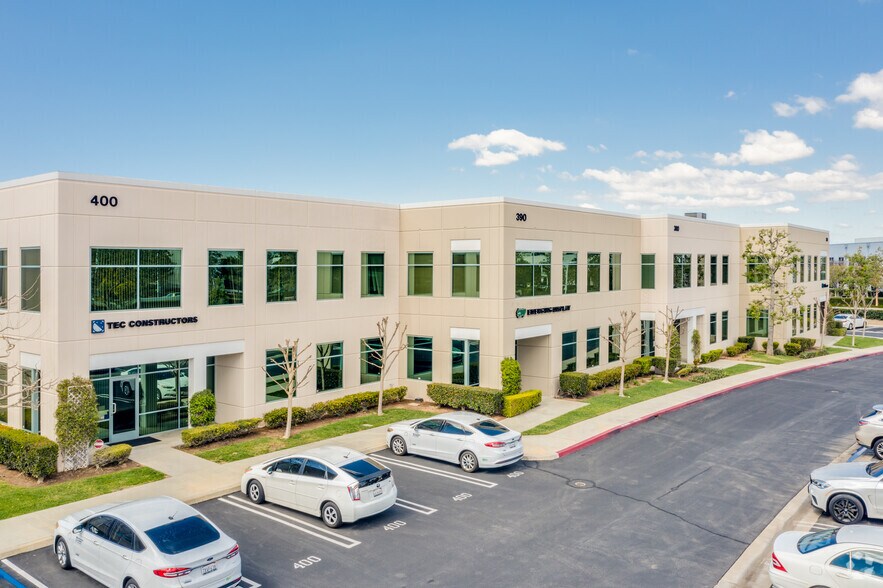 370 Goddard, Irvine, CA à louer - Photo principale – Image 1 sur 7