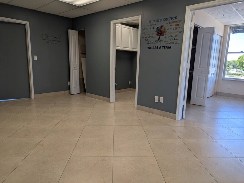 701 NW Federal Hwy, Stuart, FL à louer - Photo de l’immeuble – Image 3 sur 97