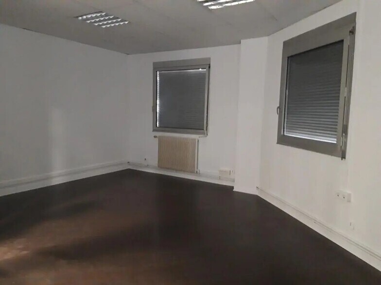 Bureau dans Rillieux-la-Pape à louer - Photo de l’immeuble – Image 2 sur 3