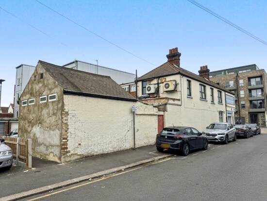 64 Victoria Rd, Romford à louer - Photo principale – Image 2 sur 8