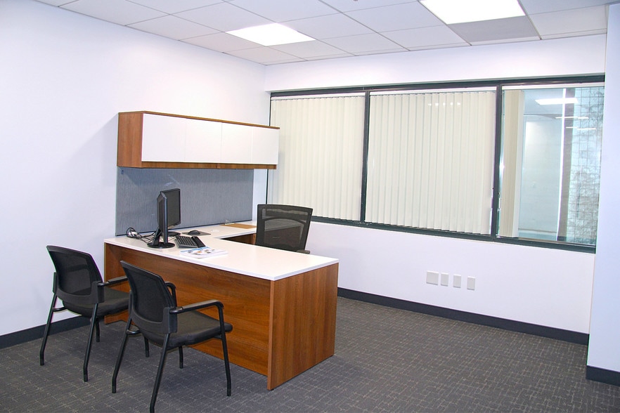 330 N Brand Blvd, Glendale, CA à louer - Photo intérieure – Image 3 sur 34