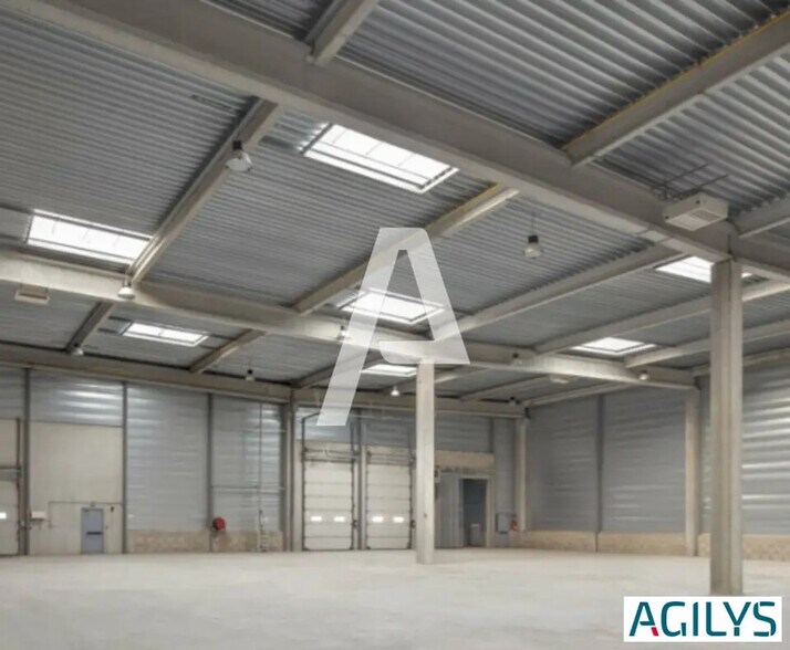 Industriel/Logistique dans Combs-la-Ville à louer - Photo de l’immeuble – Image 3 sur 7