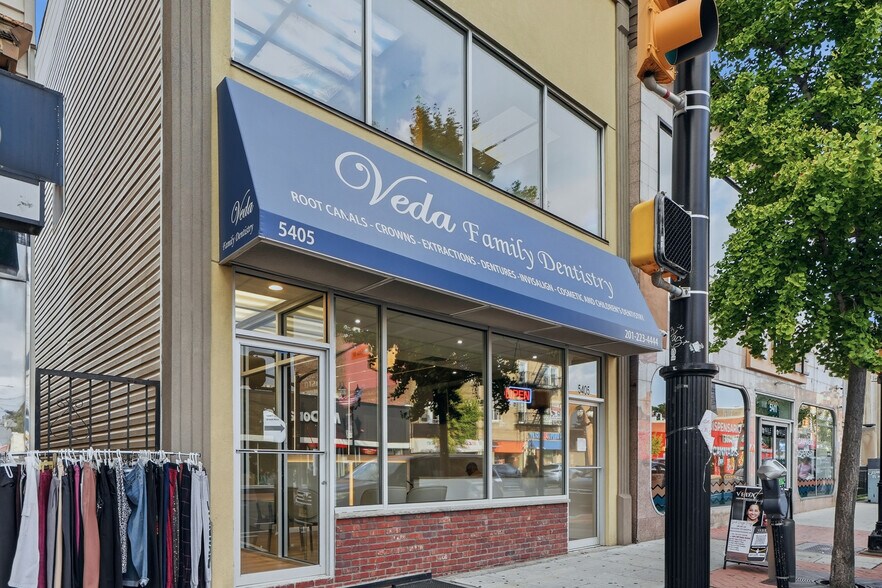 5405 Bergenline Ave, West New York, NJ à louer - Photo de l’immeuble – Image 2 sur 24