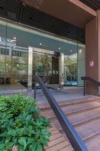 1112 W Pender St, Vancouver, BC à louer Photo de l’immeuble– Image 2 sur 6