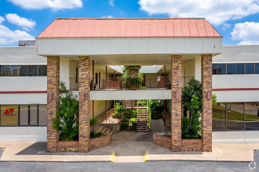 7400 Louis Pasteur Dr, San Antonio, TX à louer - Photo de l’immeuble – Image 2 sur 4