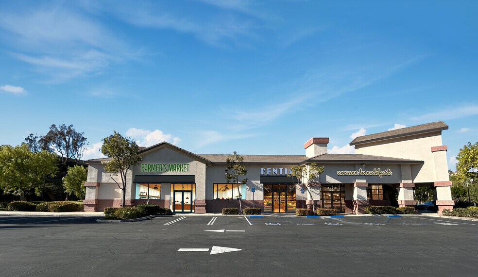 3941 Spring Rd, Moorpark, CA à louer - Photo de l’immeuble – Image 1 sur 7