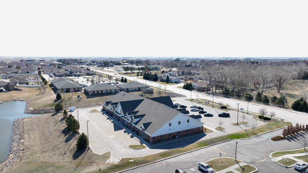 810 E 56th St, Kearney, NE à louer - Photo de l’immeuble – Image 3 sur 13