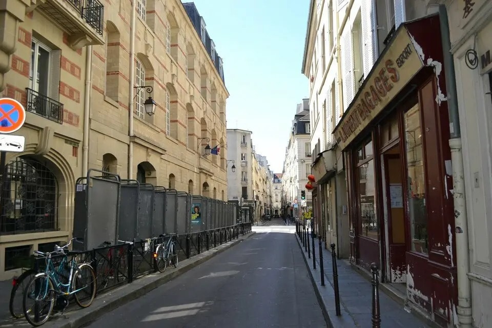 Local commercial dans Paris à vendre Photo de l’immeuble– Image 1 sur 3