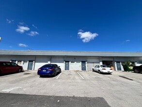 2696 NW 31st Ave, Lauderdale Lakes, FL à louer Photo intérieure– Image 1 sur 5