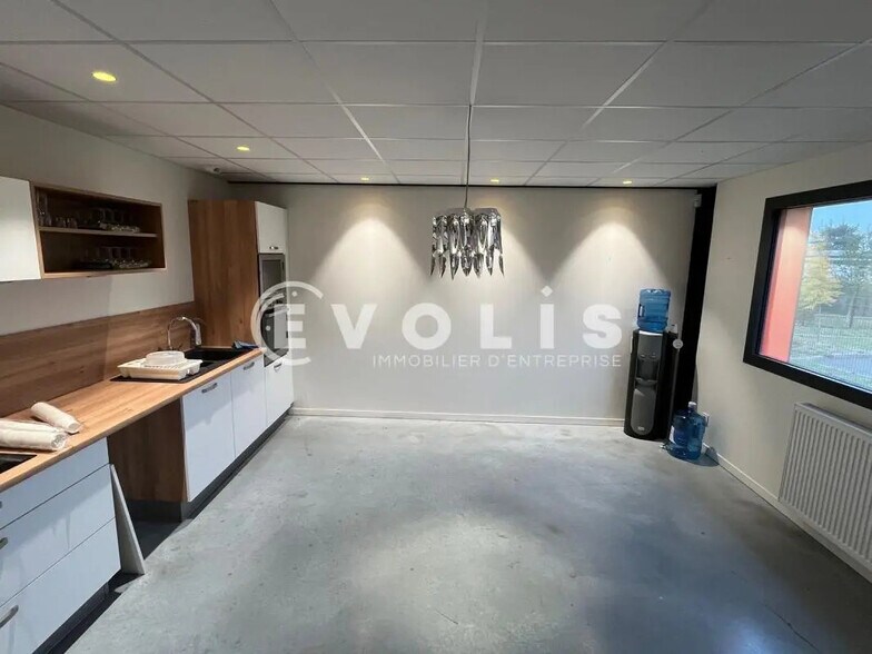 Bureau dans Camon à louer - Photo intérieure – Image 3 sur 6