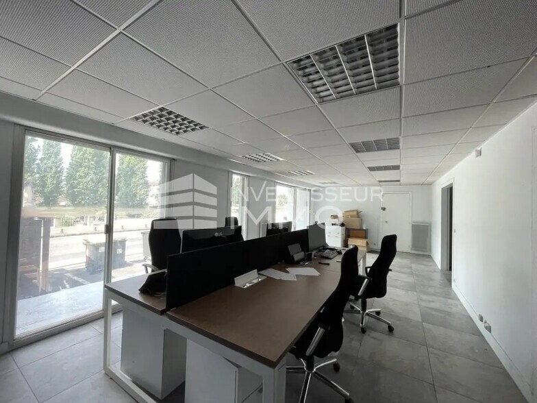 Bureau dans Melun à vendre - Photo de l’immeuble – Image 1 sur 6