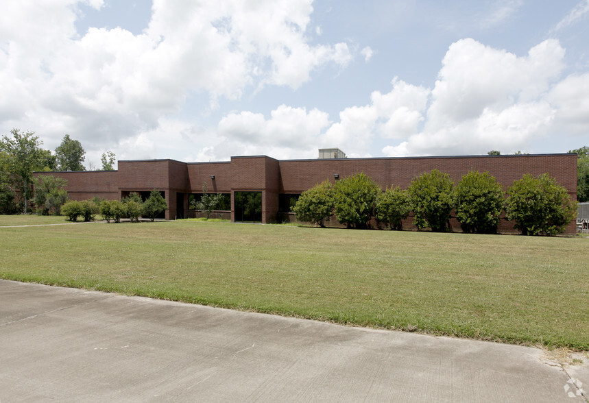 4023 Technology Dr, Angleton, TX à louer - Photo de l’immeuble – Image 3 sur 5