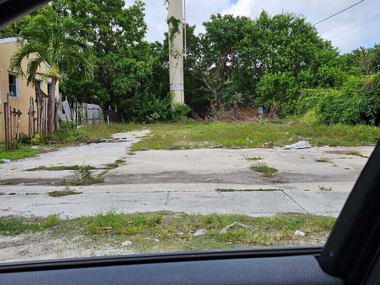 321 NW 37th St, Miami, FL à vendre - Photo de l’immeuble – Image 3 sur 49
