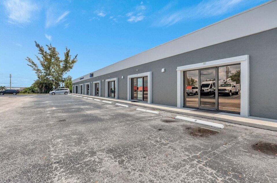 1125 Old Dixie Hwy, Lake Park, FL à louer Photo de l’immeuble– Image 1 sur 3