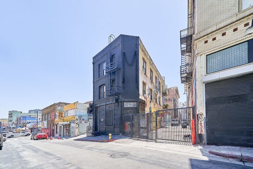 118 Winston St, Los Angeles, CA à vendre - Photo de l’immeuble – Image 1 sur 13