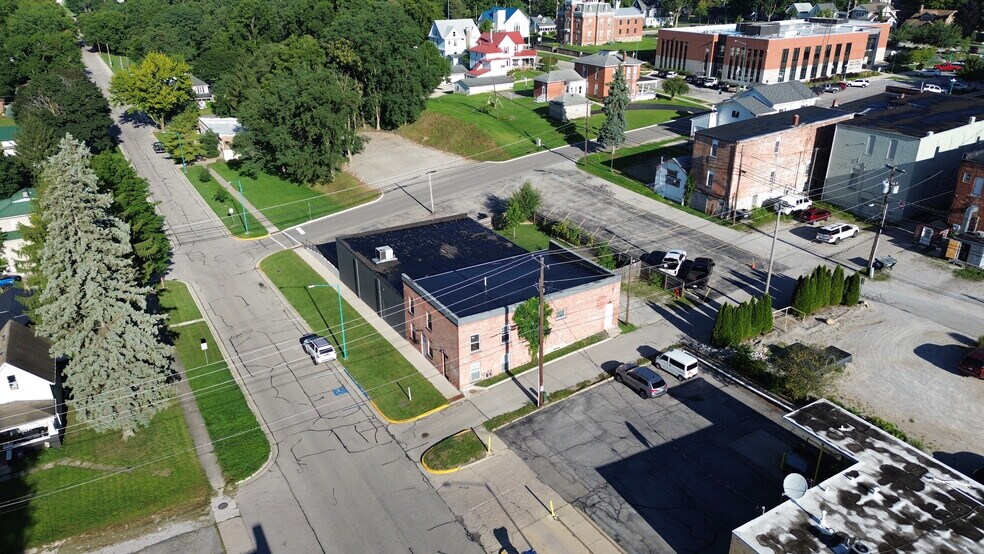 111 W Hazel St, Albion, IN à vendre - Photo de l’immeuble – Image 3 sur 38