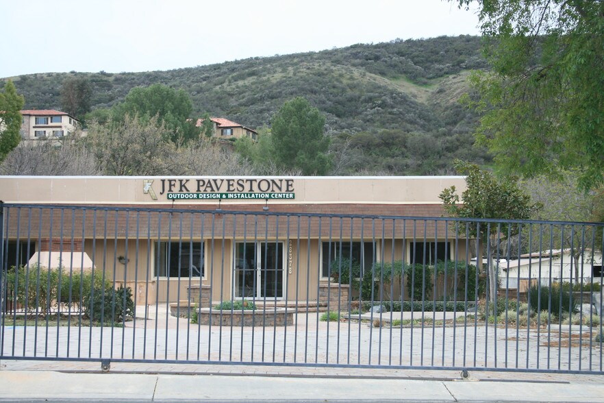 28378 Roadside Dr, Agoura Hills, CA à louer - Photo de l’immeuble – Image 3 sur 10