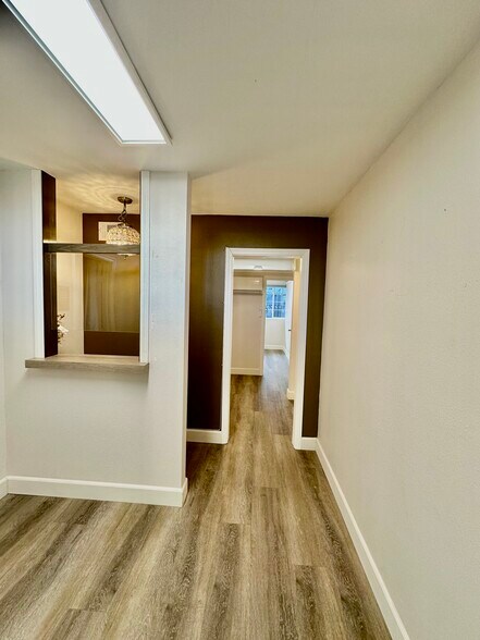 1720 W Ball Rd, Anaheim, CA à louer - Photo de l’immeuble – Image 2 sur 17