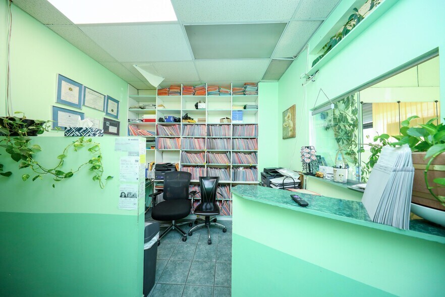 1505 Gravesend Neck Rd, Brooklyn, NY à vendre - Photo intérieure – Image 2 sur 30