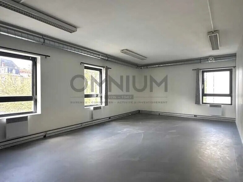 Bureau dans Villeurbanne à louer - Photo de l’immeuble – Image 1 sur 6